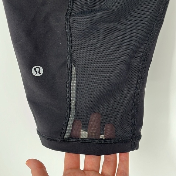 Lululemon Outrun 17” Crop Ruched Back Leggings Black Luxtreme Size 12 - Picture 8 of 11
